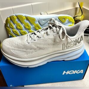 Hoka CLIFTON 9
